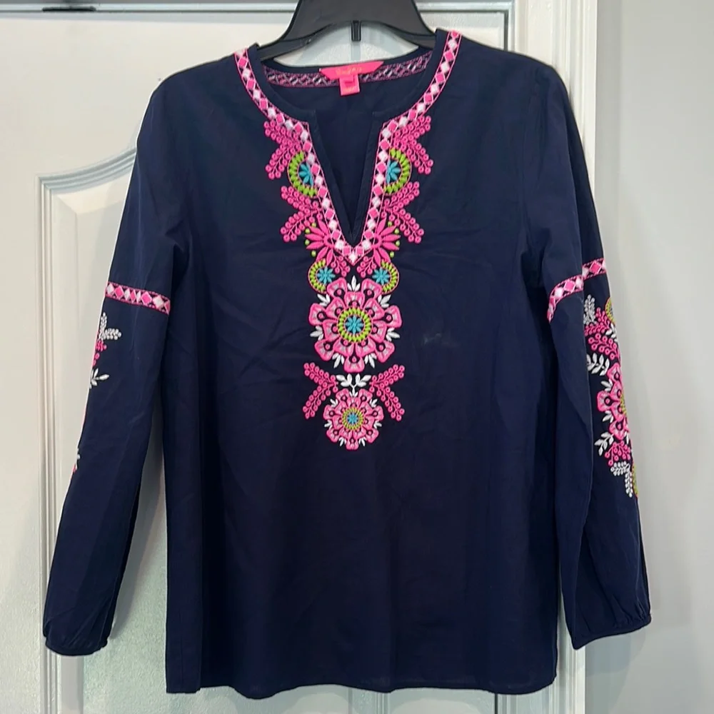 Lilly Pulitzer Navy Blue Embroidered Women's Top - Picture 1 of 3